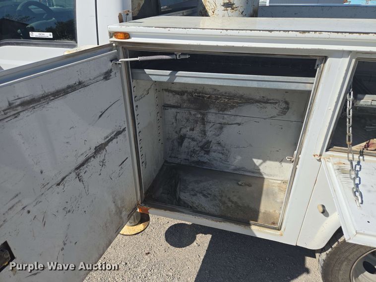 image for item EM7254 2008 Ford  F550 Super Duty XL  bucket truck