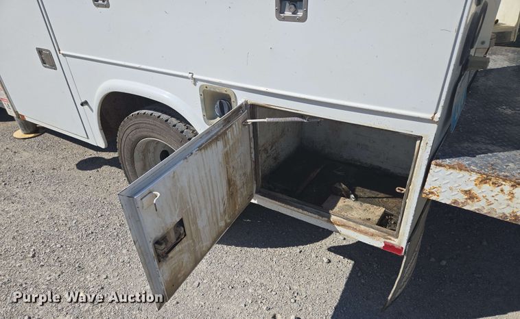 image for item EM7254 2008 Ford  F550 Super Duty XL  bucket truck