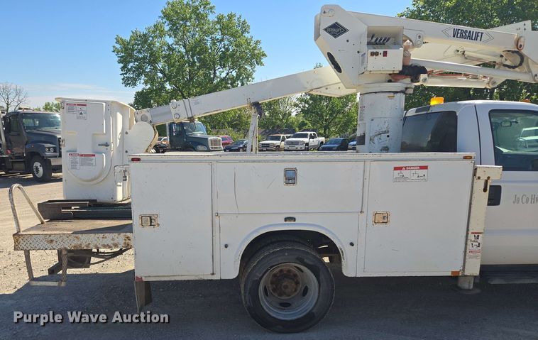 image for item EM7254 2008 Ford  F550 Super Duty XL  bucket truck