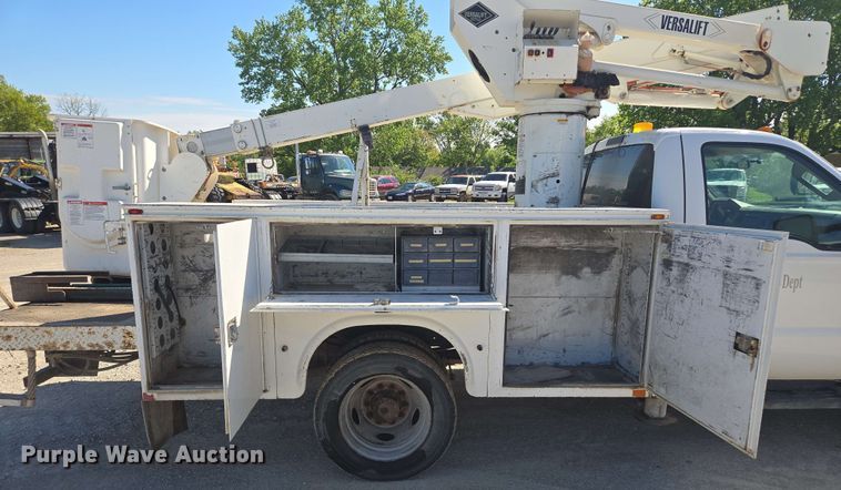 image for item EM7254 2008 Ford  F550 Super Duty XL  bucket truck