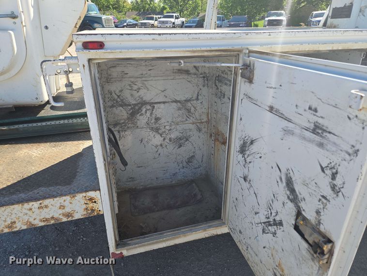 image for item EM7254 2008 Ford  F550 Super Duty XL  bucket truck