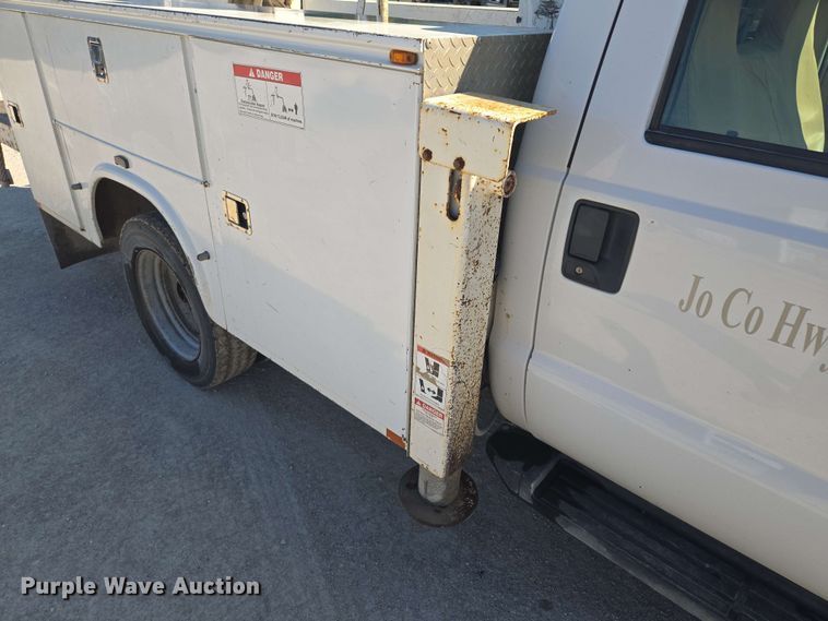 image for item EM7254 2008 Ford  F550 Super Duty XL  bucket truck