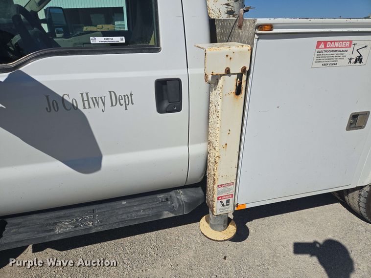 image for item EM7254 2008 Ford  F550 Super Duty XL  bucket truck