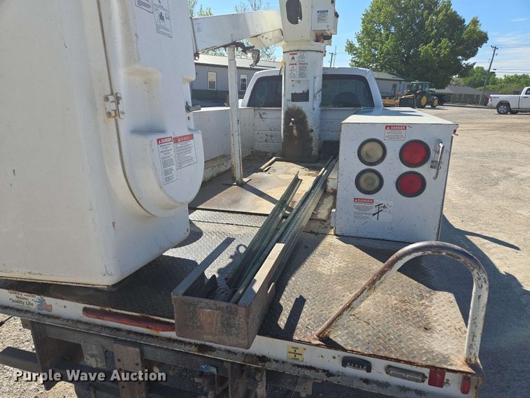 image for item EM7254 2008 Ford  F550 Super Duty XL  bucket truck