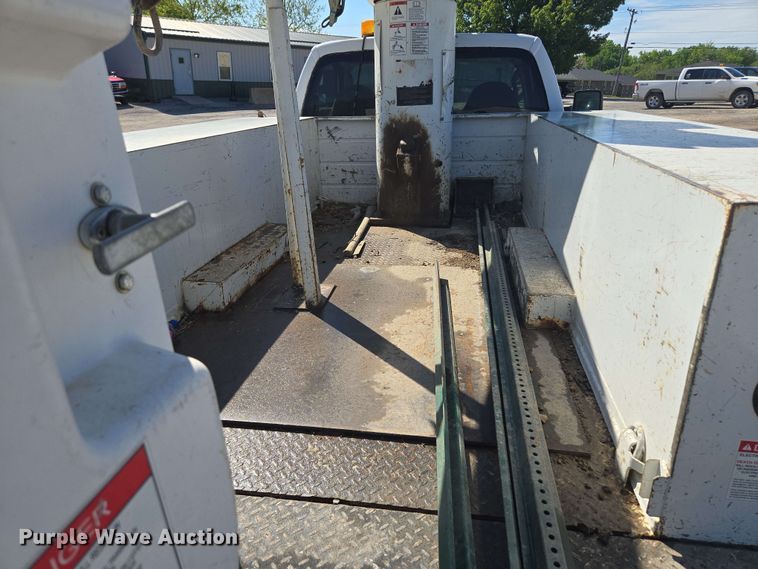 image for item EM7254 2008 Ford  F550 Super Duty XL  bucket truck