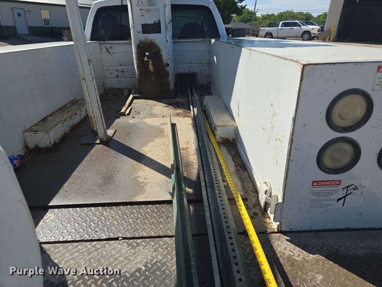 image for item EM7254 2008 Ford  F550 Super Duty XL  bucket truck