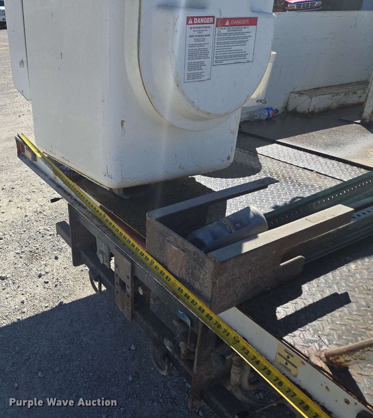 image for item EM7254 2008 Ford  F550 Super Duty XL  bucket truck