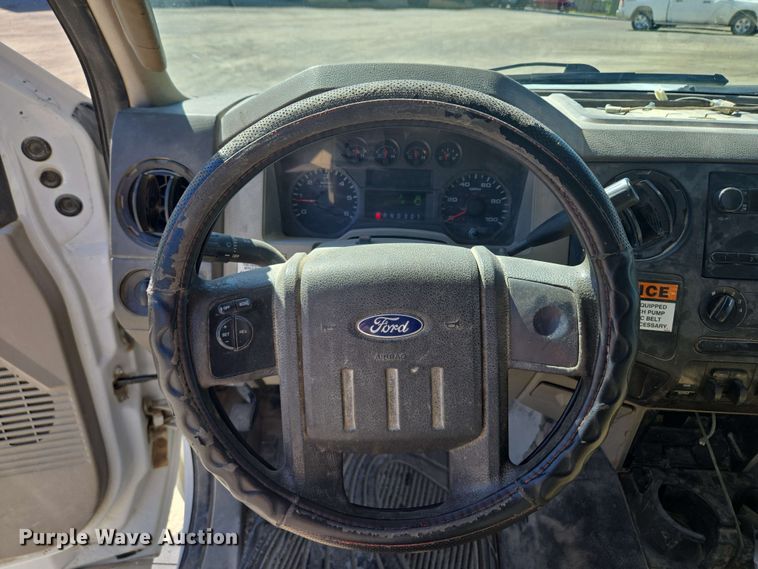 image for item EM7254 2008 Ford  F550 Super Duty XL  bucket truck