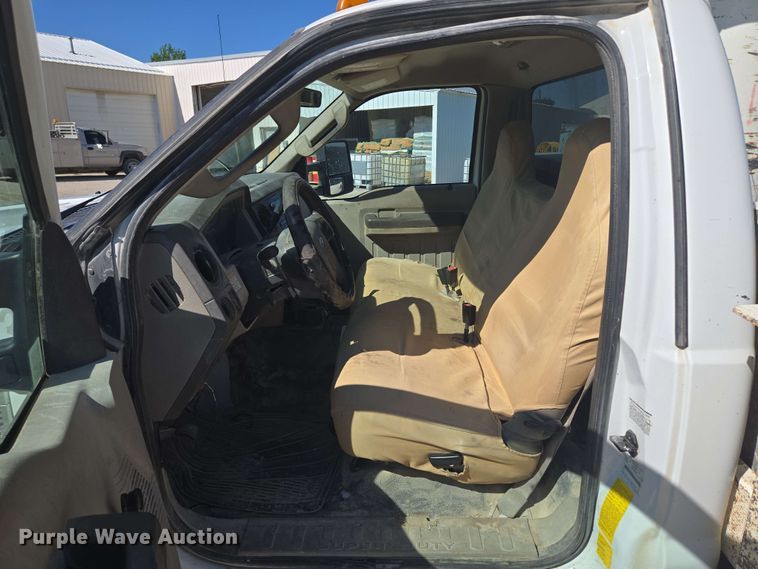 image for item EM7254 2008 Ford  F550 Super Duty XL  bucket truck