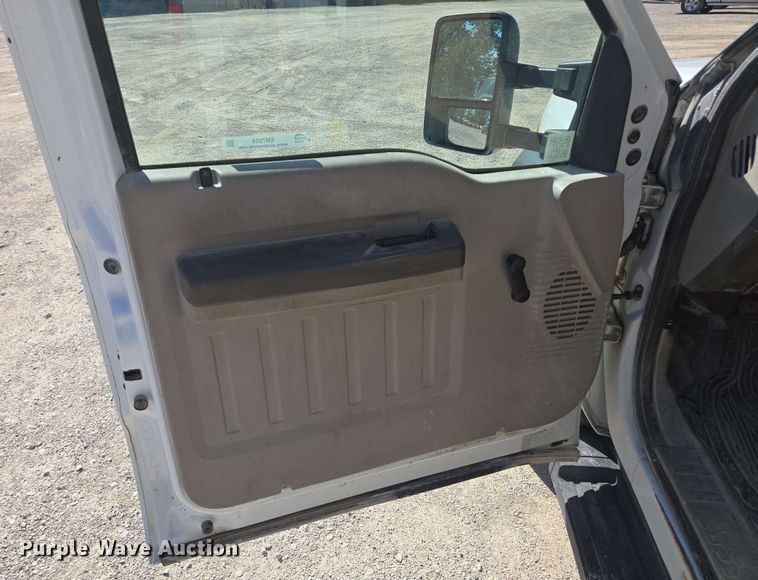 image for item EM7254 2008 Ford  F550 Super Duty XL  bucket truck