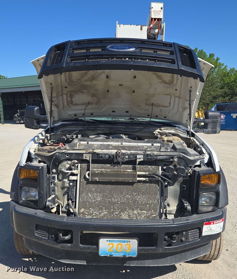 image for item EM7254 2008 Ford  F550 Super Duty XL  bucket truck
