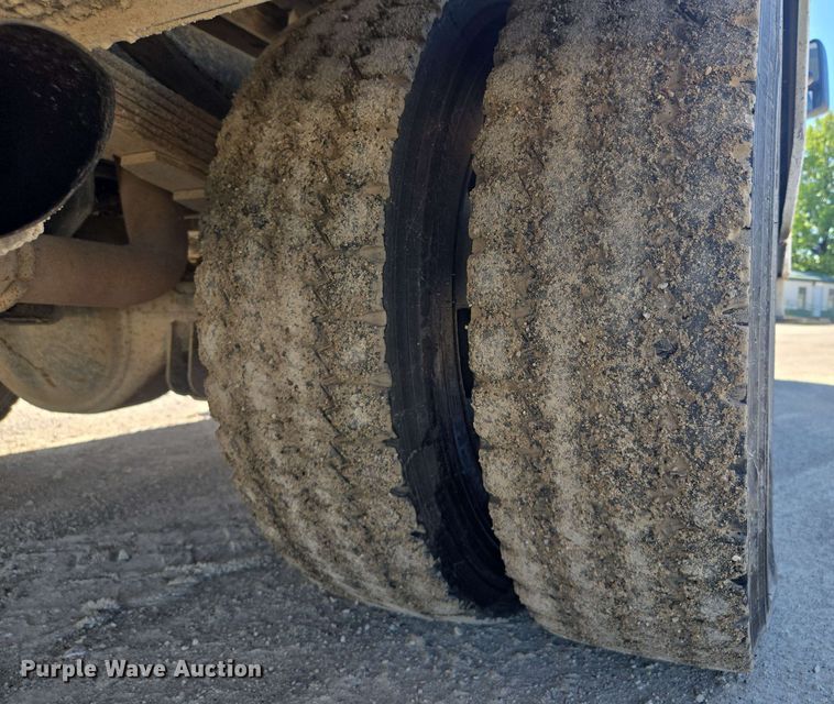 image for item EM7254 2008 Ford  F550 Super Duty XL  bucket truck