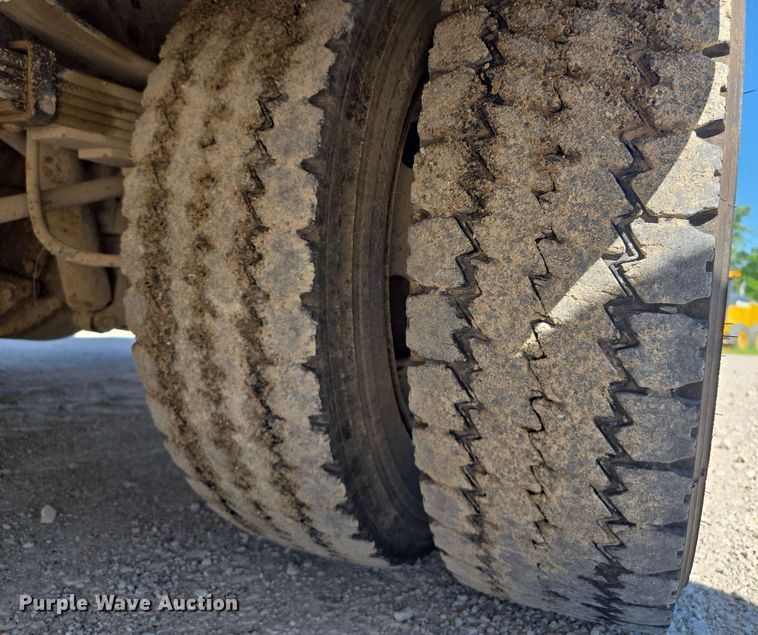 image for item EM7254 2008 Ford  F550 Super Duty XL  bucket truck