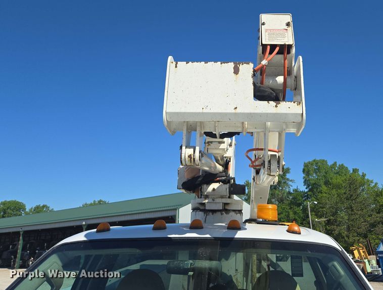 image for item EM7254 2008 Ford  F550 Super Duty XL  bucket truck