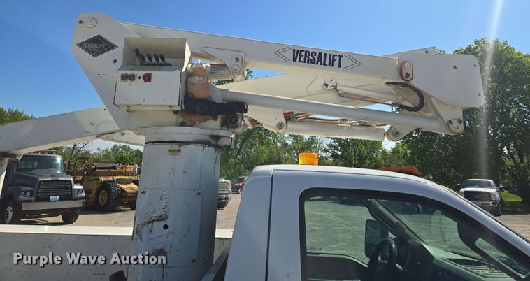 image for item EM7254 2008 Ford  F550 Super Duty XL  bucket truck