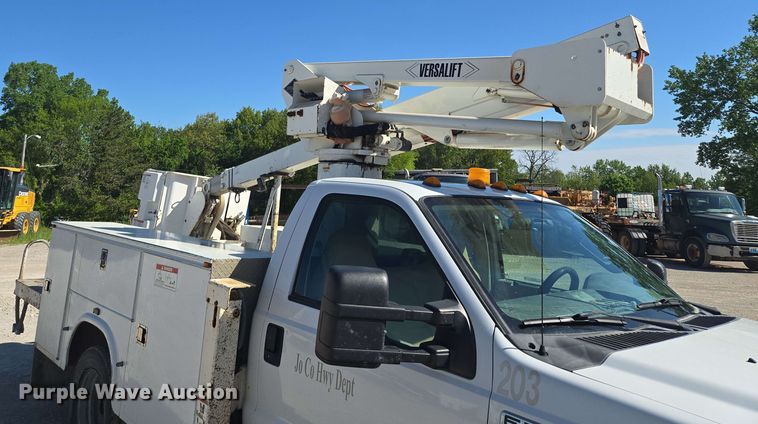 image for item EM7254 2008 Ford  F550 Super Duty XL  bucket truck