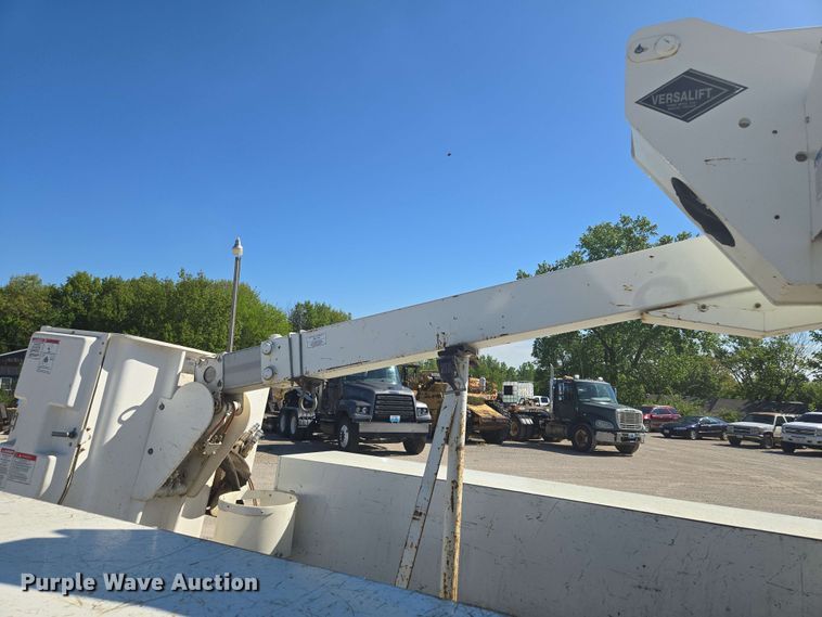 image for item EM7254 2008 Ford  F550 Super Duty XL  bucket truck