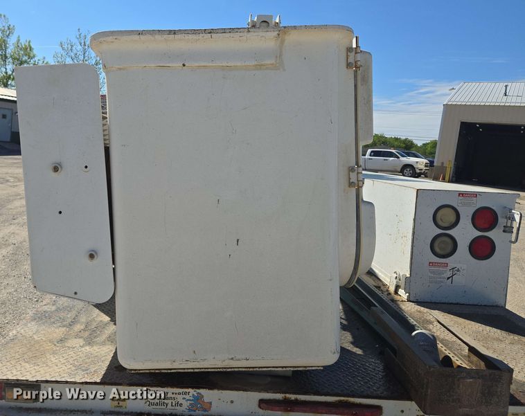 image for item EM7254 2008 Ford  F550 Super Duty XL  bucket truck