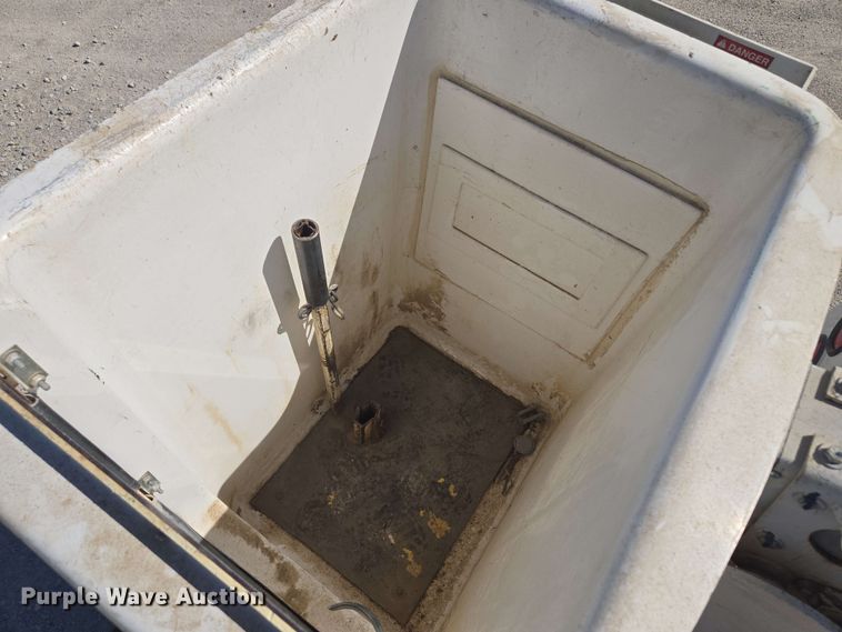 image for item EM7254 2008 Ford  F550 Super Duty XL  bucket truck