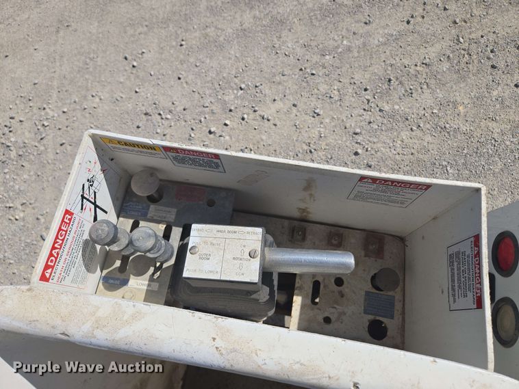 image for item EM7254 2008 Ford  F550 Super Duty XL  bucket truck