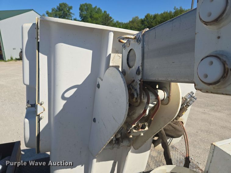 image for item EM7254 2008 Ford  F550 Super Duty XL  bucket truck