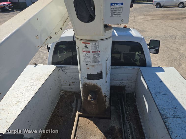 image for item EM7254 2008 Ford  F550 Super Duty XL  bucket truck