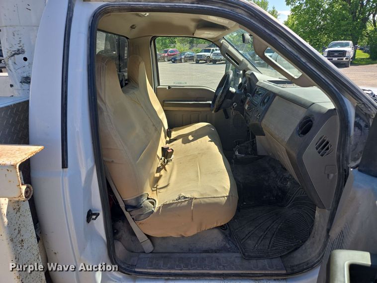 image for item EM7254 2008 Ford  F550 Super Duty XL  bucket truck