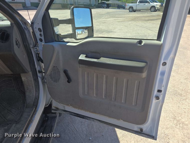 image for item EM7254 2008 Ford  F550 Super Duty XL  bucket truck