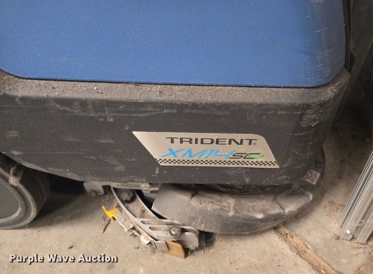 image for item EM7332 (3) floor scrubbers