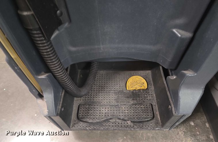 image for item EM7332 (3) floor scrubbers