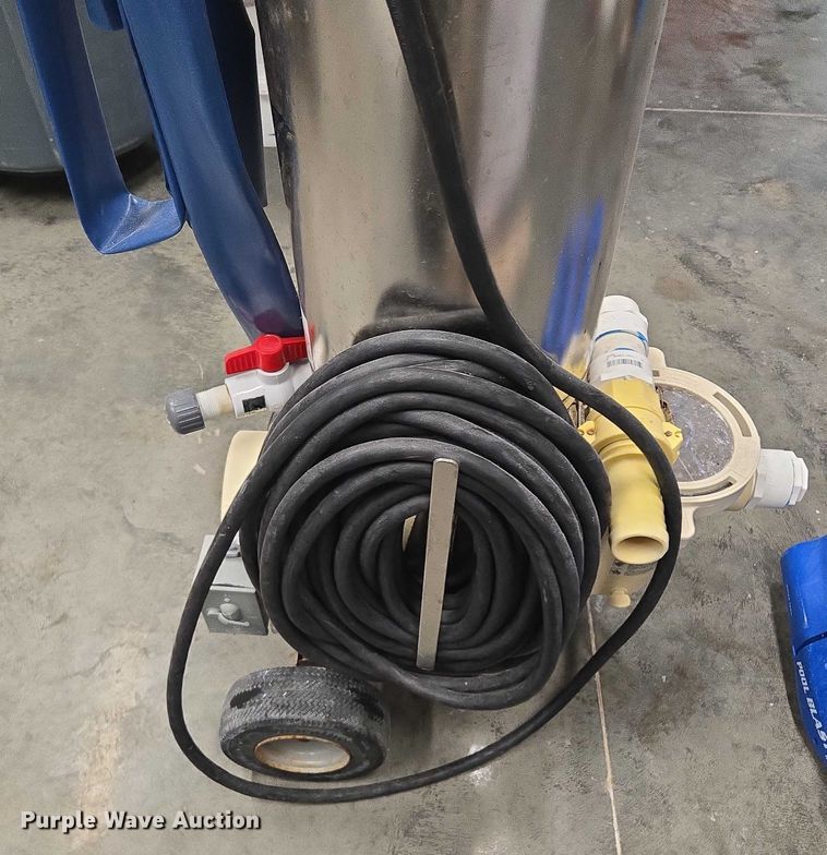 image for item EM7335 Harmsco BF155BKPSC pool vacuum