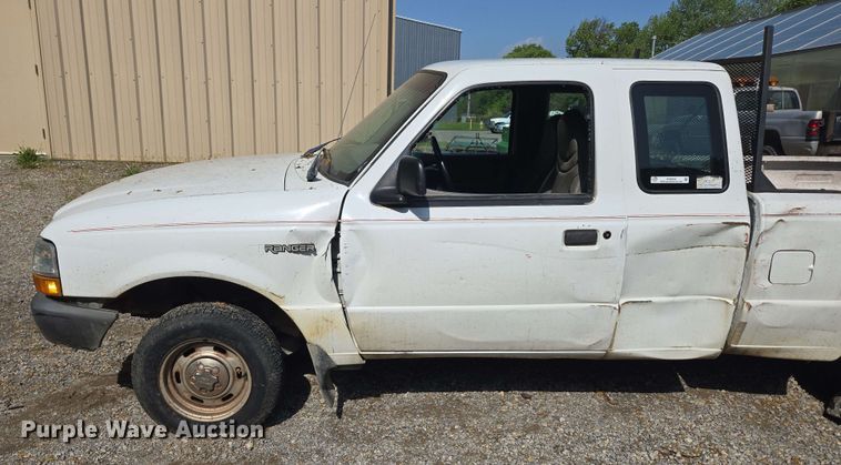 image for item EN3654 1998 Ford Ranger SuperCab pickup truck