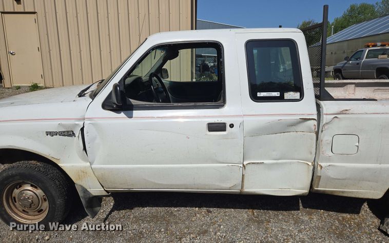 image for item EN3654 1998 Ford Ranger SuperCab pickup truck