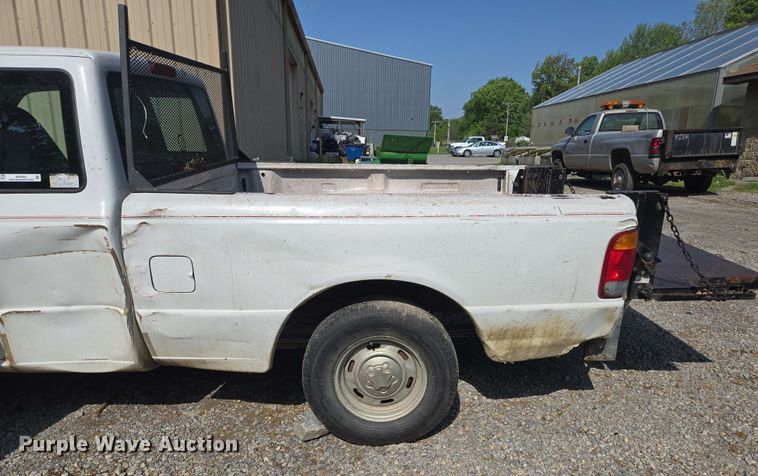 image for item EN3654 1998 Ford Ranger SuperCab pickup truck