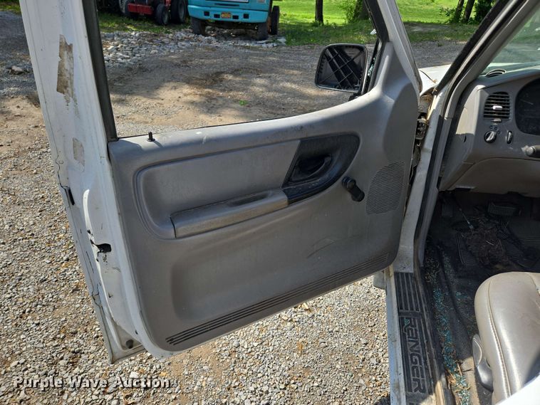 image for item EN3654 1998 Ford Ranger SuperCab pickup truck
