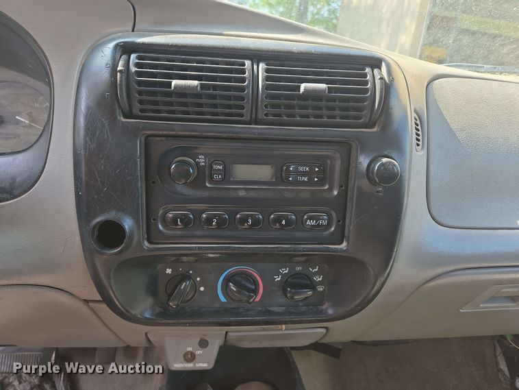 image for item EN3654 1998 Ford Ranger SuperCab pickup truck