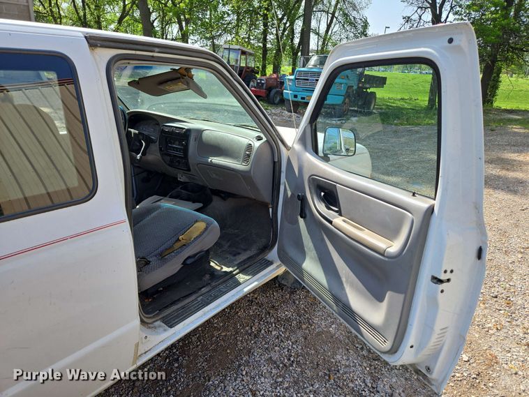 image for item EN3654 1998 Ford Ranger SuperCab pickup truck