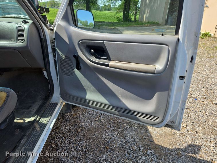 image for item EN3654 1998 Ford Ranger SuperCab pickup truck