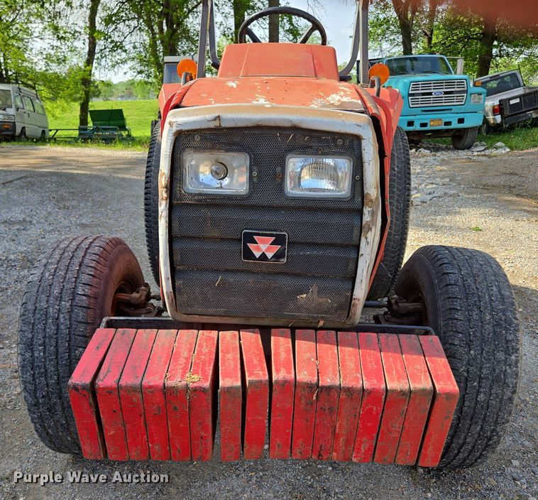 image for item EN3655 1994 Massey Ferguson 1260 MFWD tractor