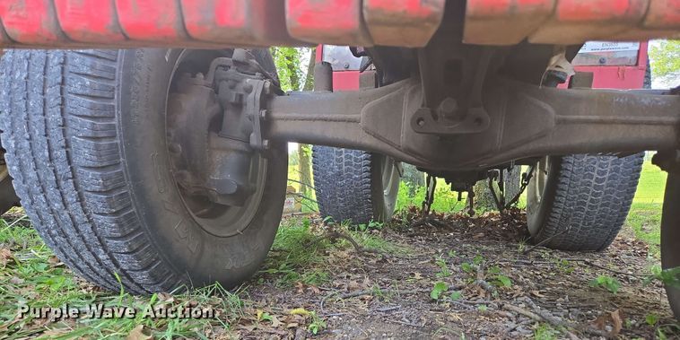 image for item EN3655 1994 Massey Ferguson 1260 MFWD tractor