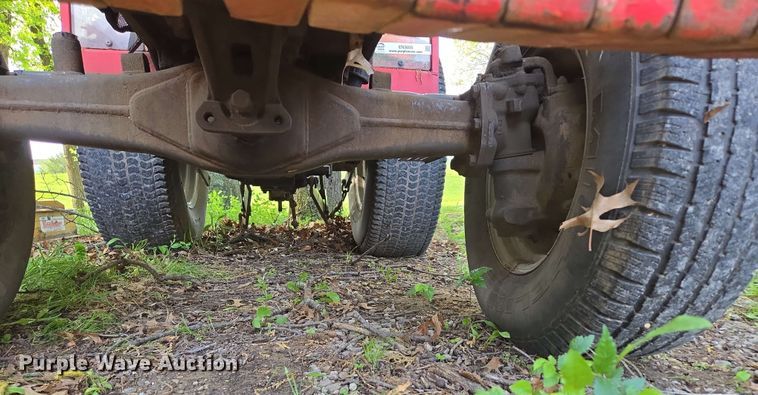 image for item EN3655 1994 Massey Ferguson 1260 MFWD tractor