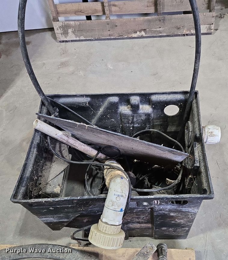 image for item EN3663 Kasco floating fountain pump