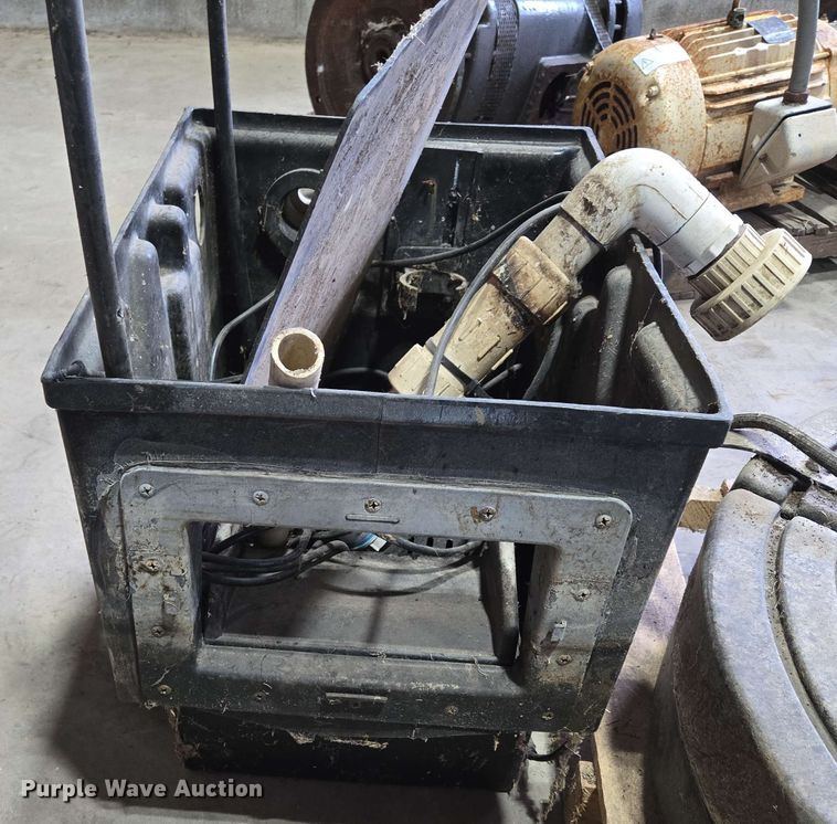 image for item EN3663 Kasco floating fountain pump