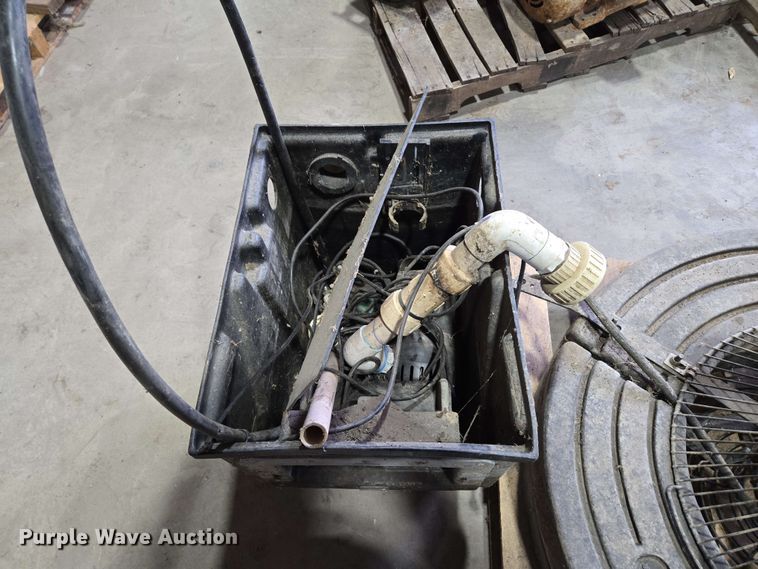 image for item EN3663 Kasco floating fountain pump