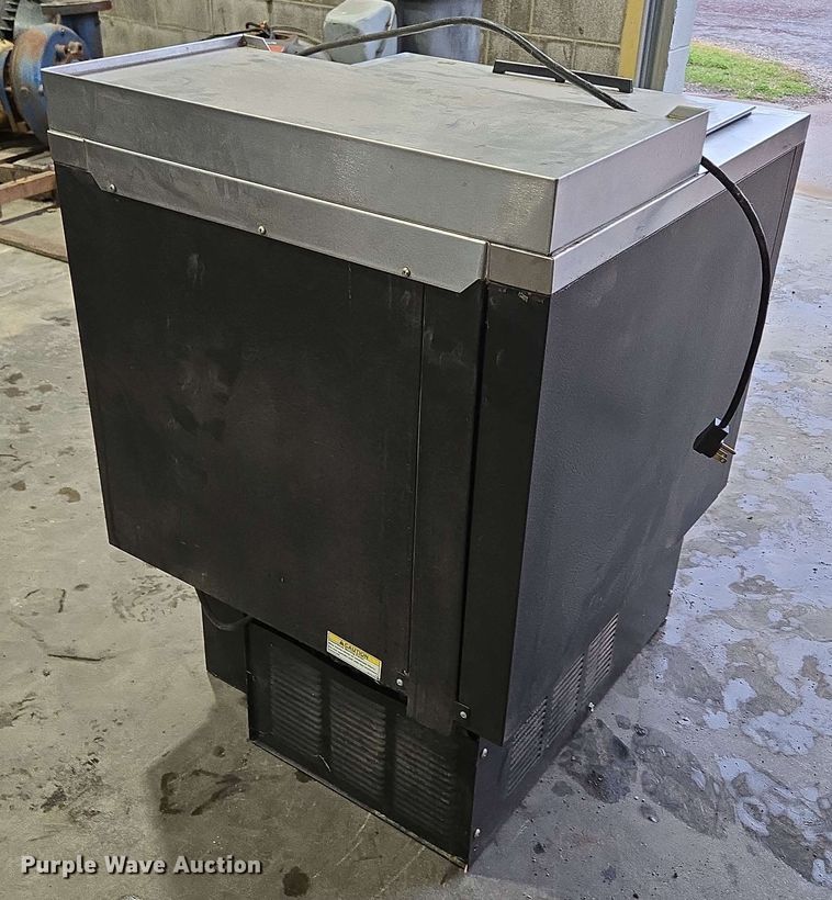 image for item EN3664 Beverage-Air GF24L beverage cooler