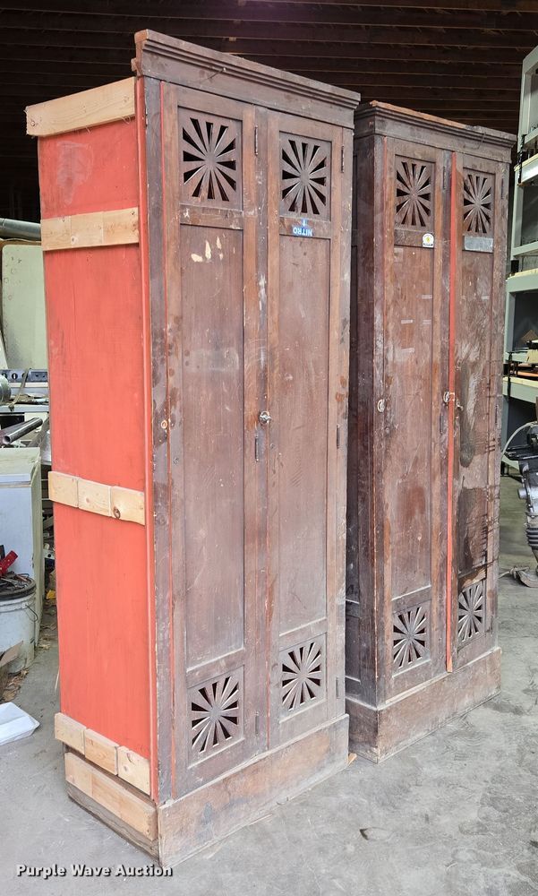 image for item EN3669 (2) cabinets