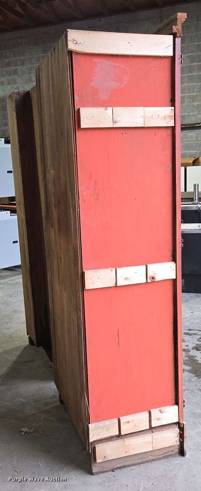 image for item EN3669 (2) cabinets