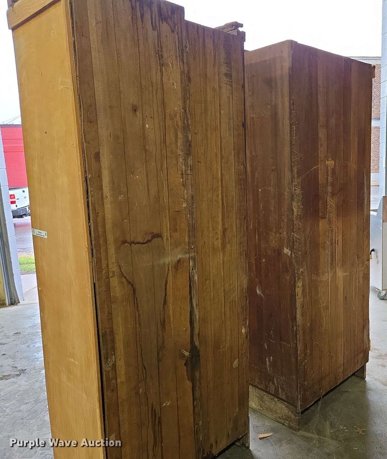 image for item EN3669 (2) cabinets