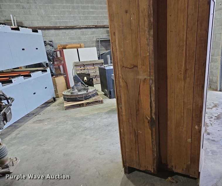 image for item EN3669 (2) cabinets