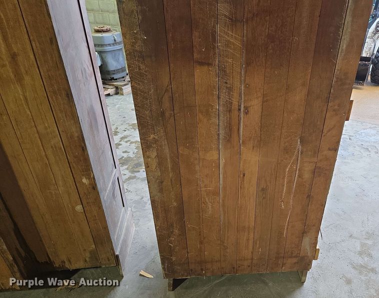 image for item EN3669 (2) cabinets